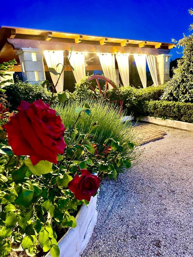 Mirella Charming Bed & Breakfast Alberobello Bagian luar foto