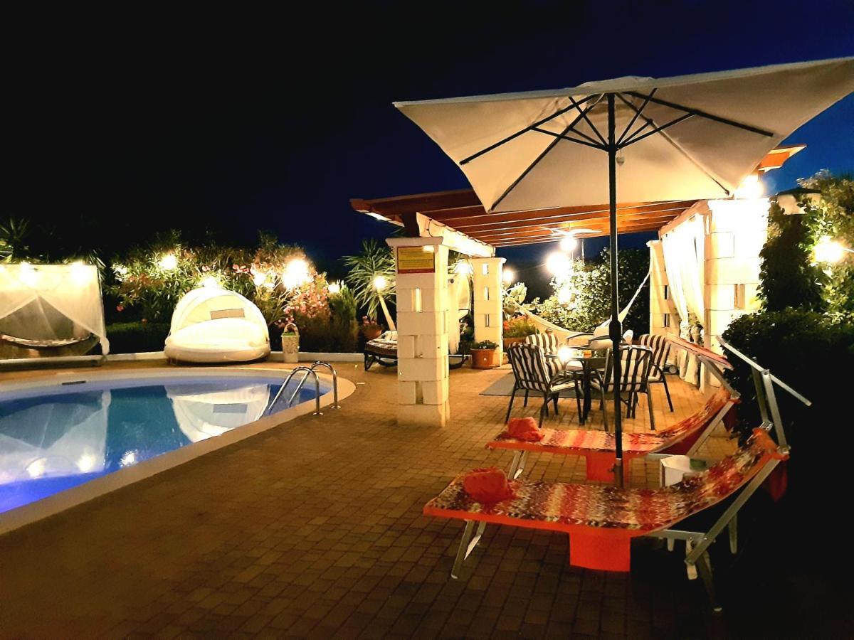 Mirella Charming Bed & Breakfast Alberobello Bagian luar foto