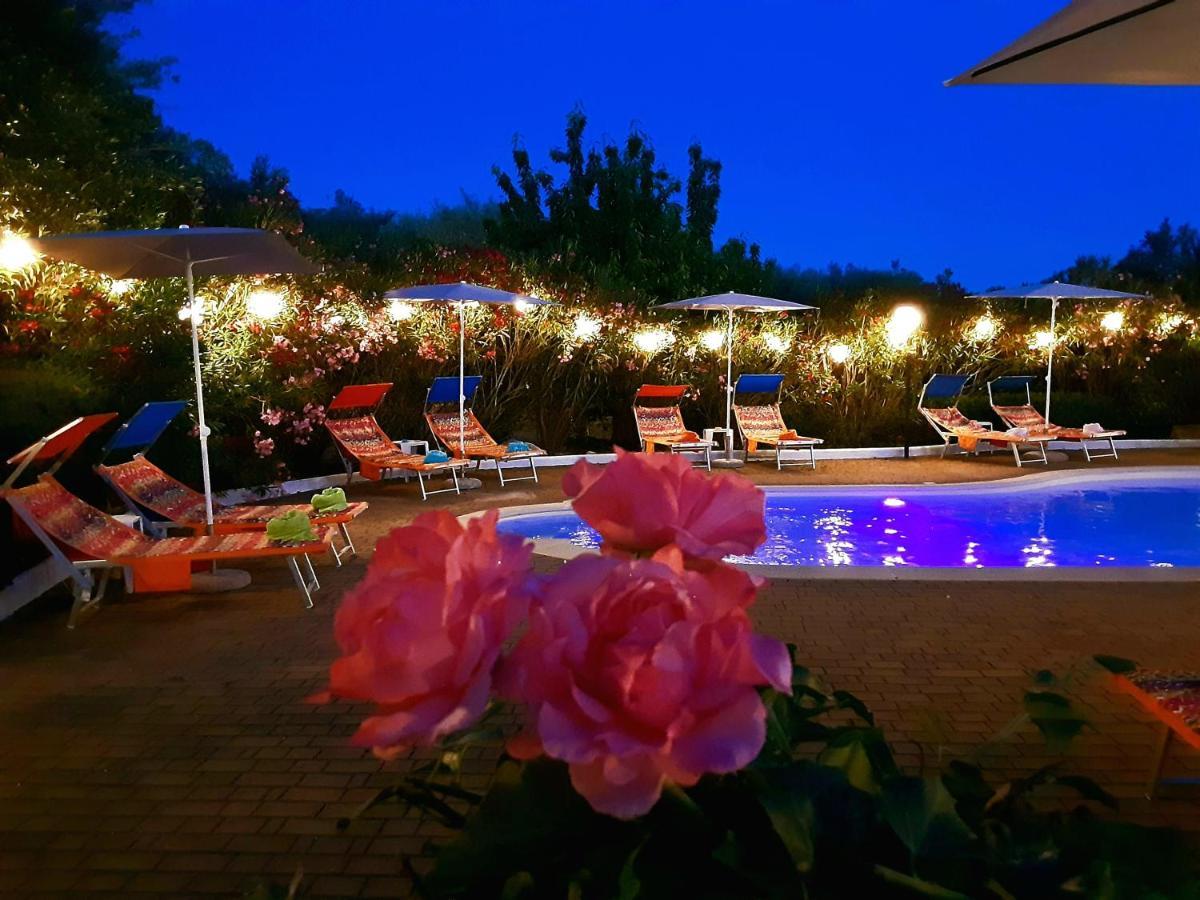 Mirella Charming Bed & Breakfast Alberobello Bagian luar foto