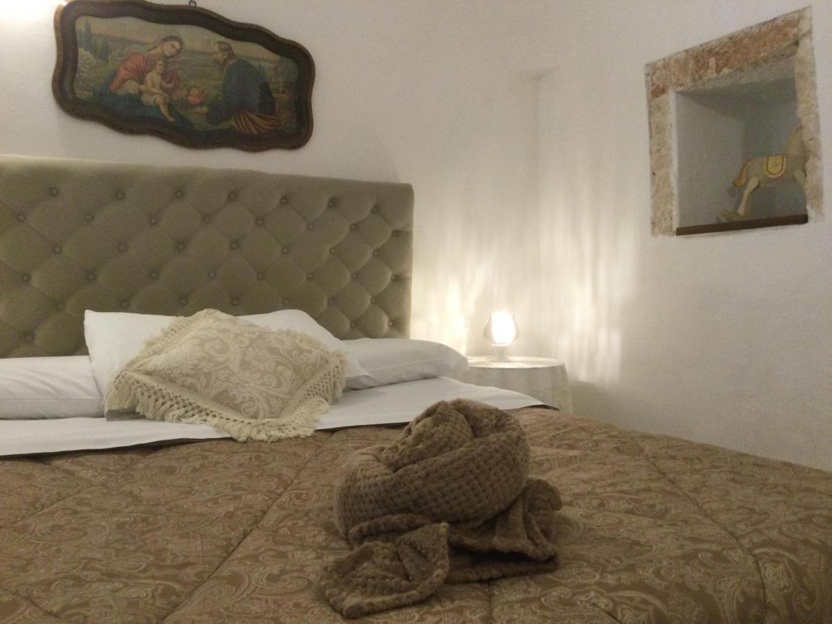 Mirella Charming Bed & Breakfast Alberobello Bagian luar foto