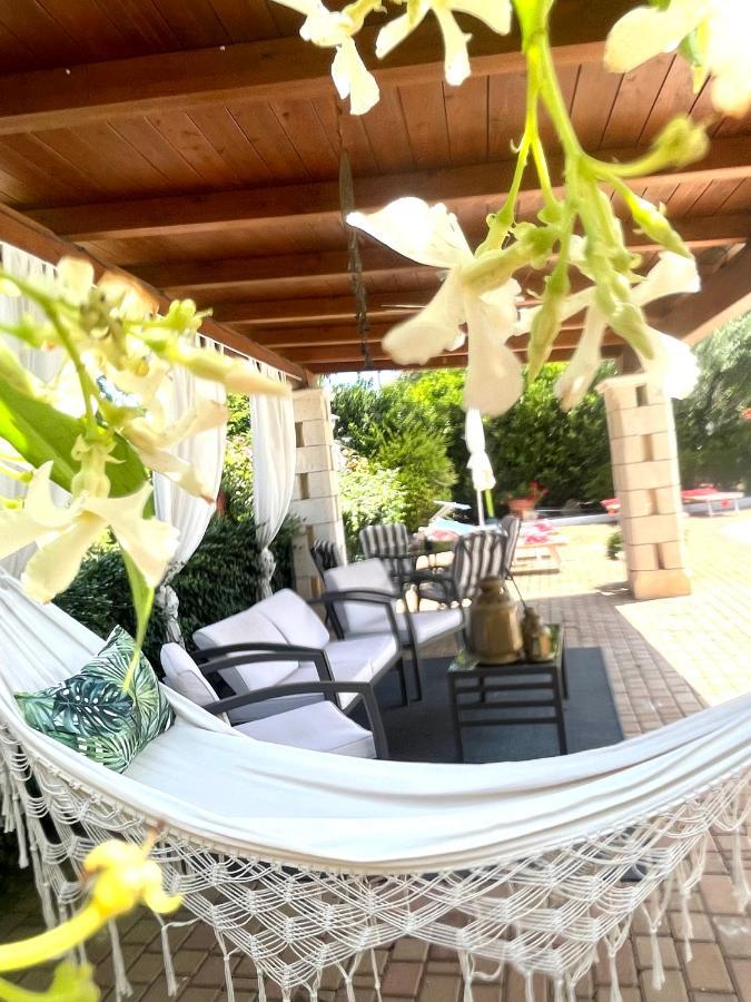 Mirella Charming Bed & Breakfast Alberobello Bagian luar foto