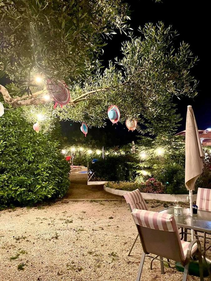 Mirella Charming Bed & Breakfast Alberobello Bagian luar foto